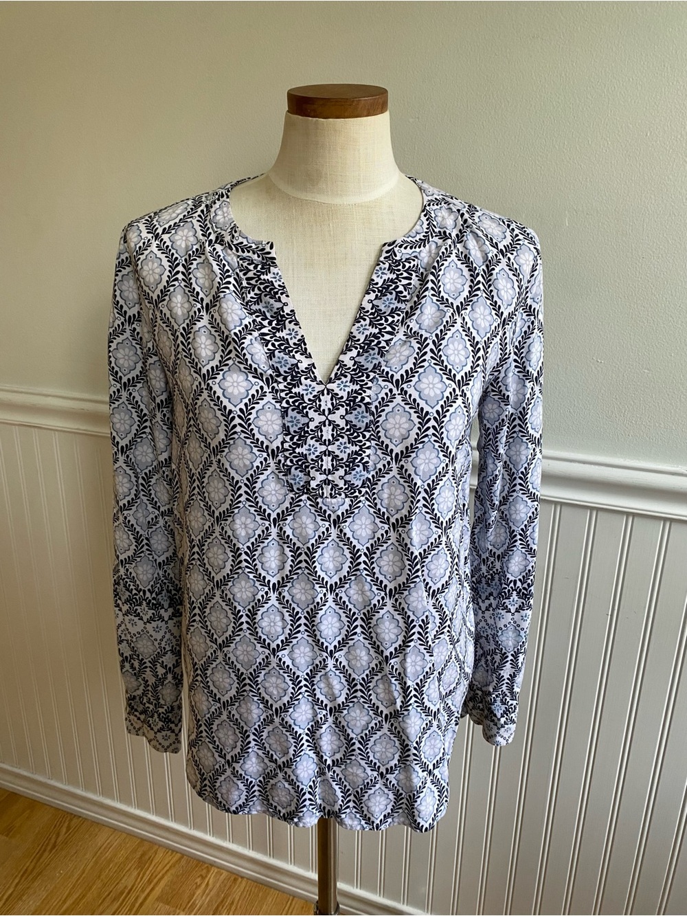 Loft Printed V-Neck Long Sleeve Women's Top